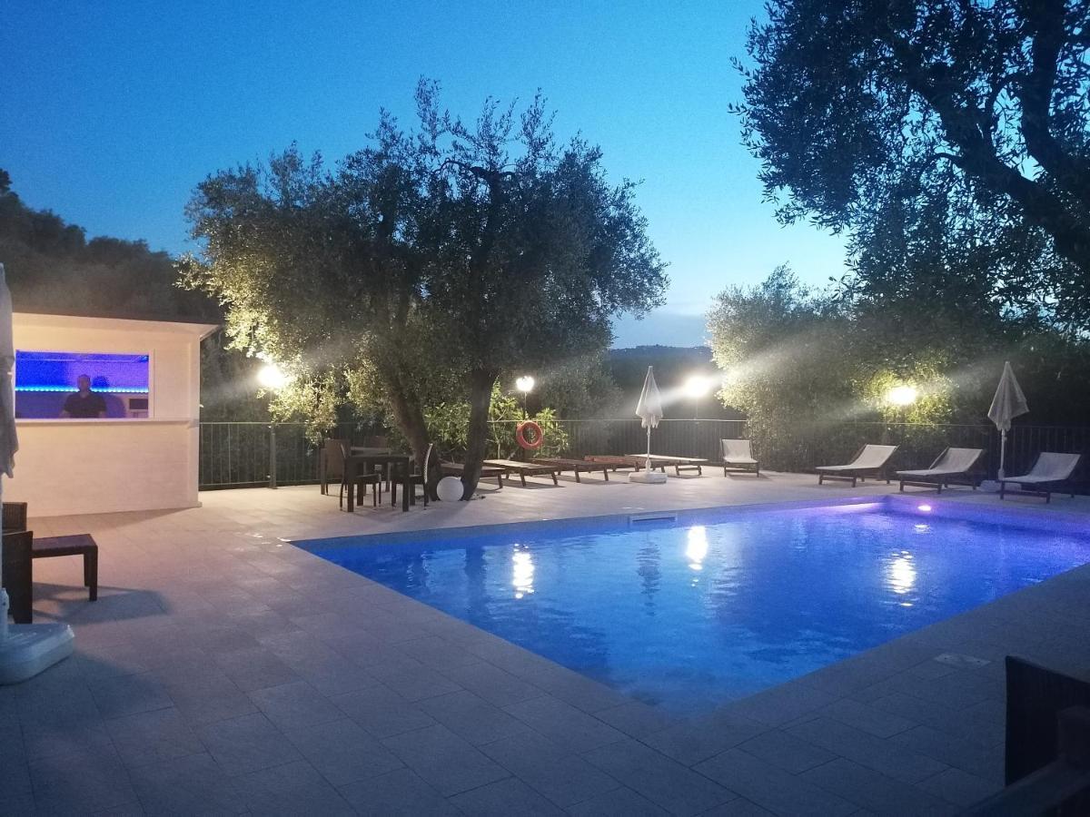 Agriturismo Valle Dei Gelsi Пескичи Экстерьер фото